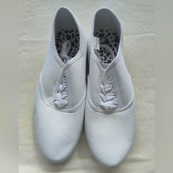 White Cotton Canvas Sneaker Shoes Women's Size 7 - Picture 1 of 6